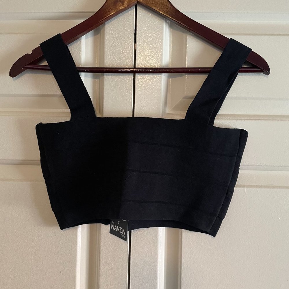 Chic crop top with cut-out - Picture 2 of 3